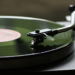 Vinyl-Schallplatten richtig pflegen: Schutz vor Staub